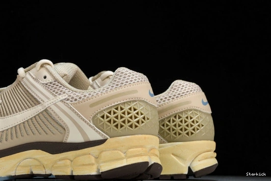  Nike Vomero  Zoom Oatmeal FB8825-111  5 0819